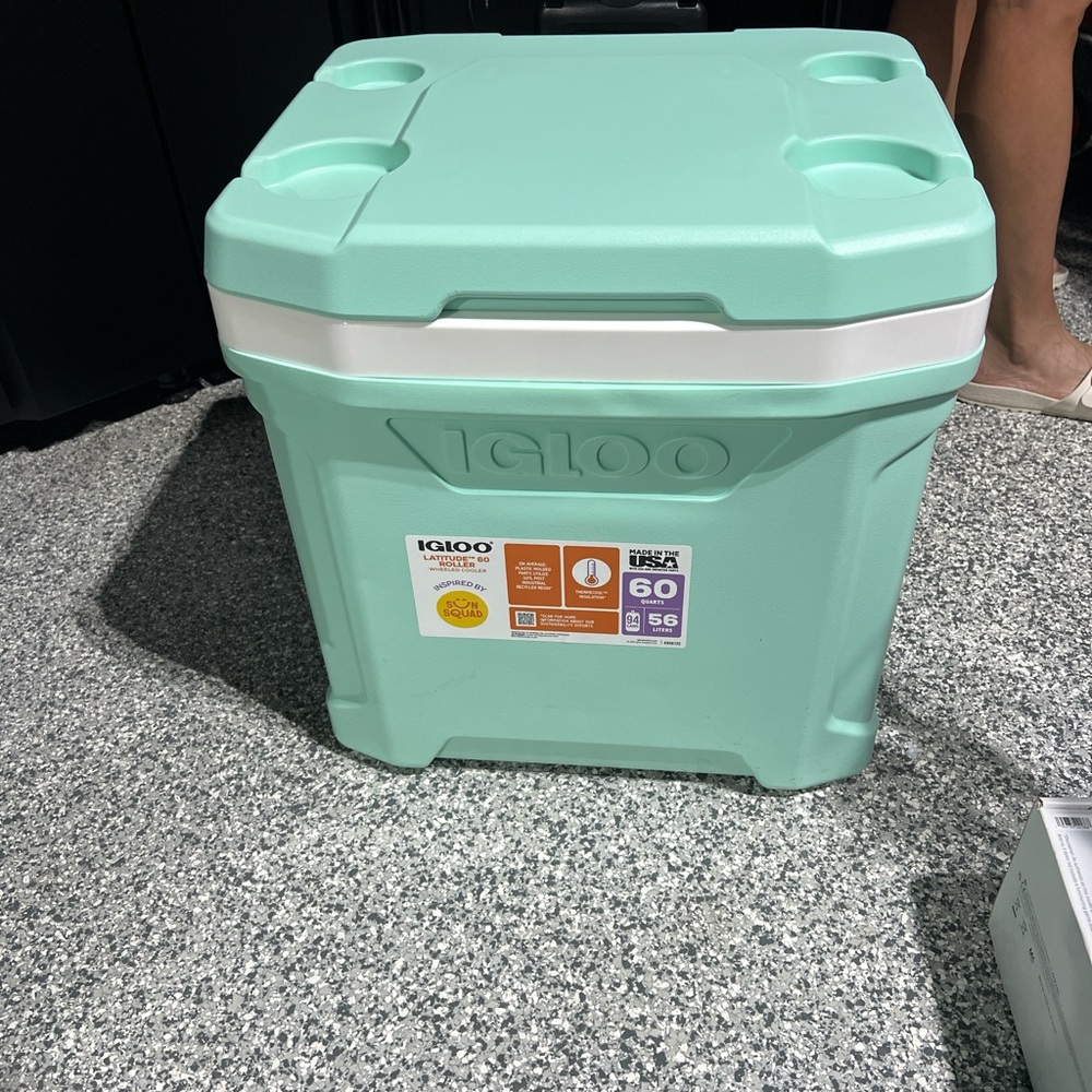 Igloo Aqua and White Cooler